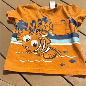 12/18m Disney finding Nemo shirt sleep T-shirt with Finn on back EUC orange blue